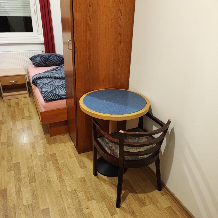 Sostanj Velenje Ravne Sobe Rooms Vrtacnik D O O Exterior photo
