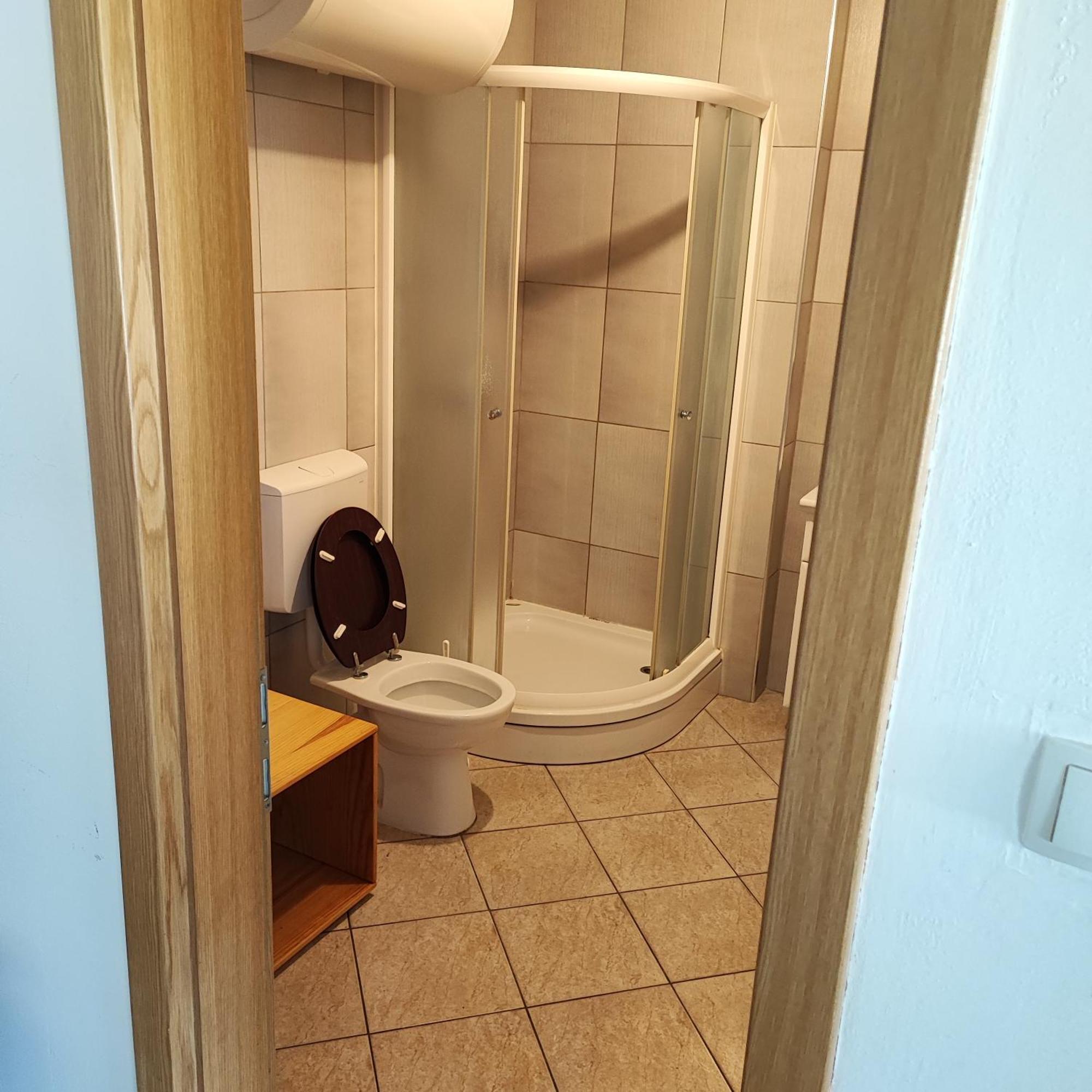 Sostanj Velenje Ravne Sobe Rooms Vrtacnik D O O Exterior photo